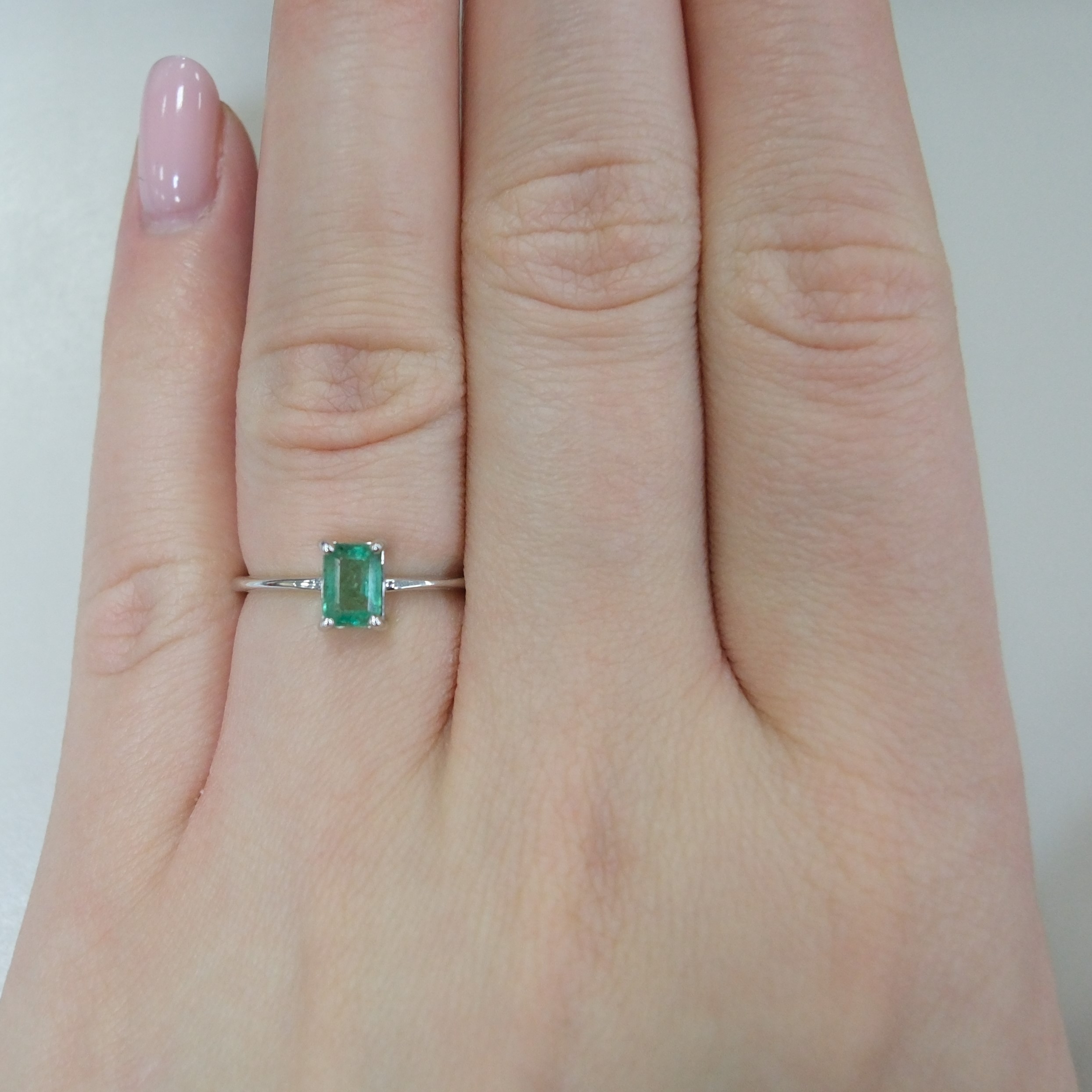 Серебряное кольцо с изумрудом